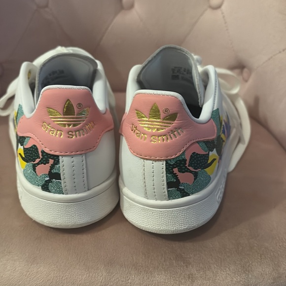 Stan Smith floral adidas. Worn once, in good condition - Picture 3 of 5